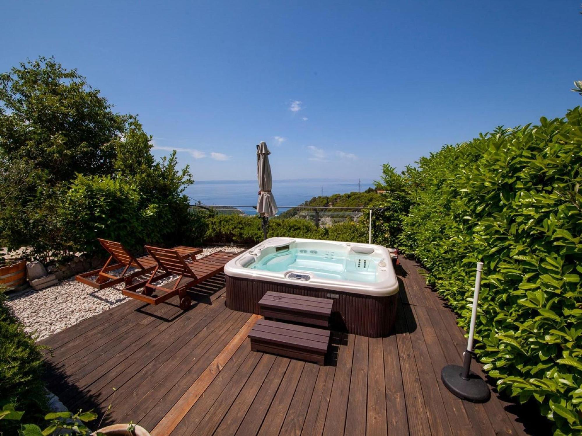 Luxurious Holiday Home In Makarska With Jacuzzi Kültér fotó