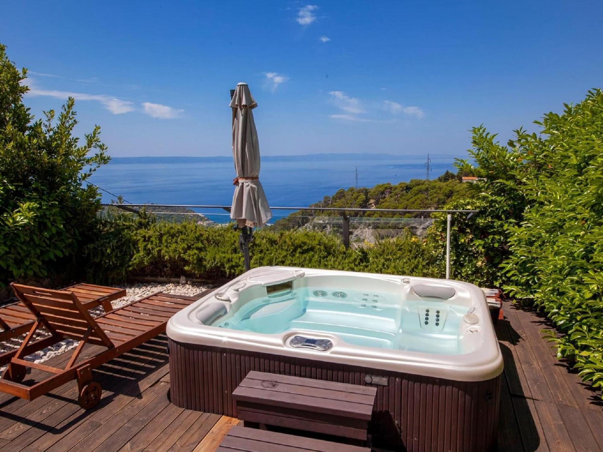 Luxurious Holiday Home In Makarska With Jacuzzi Kültér fotó