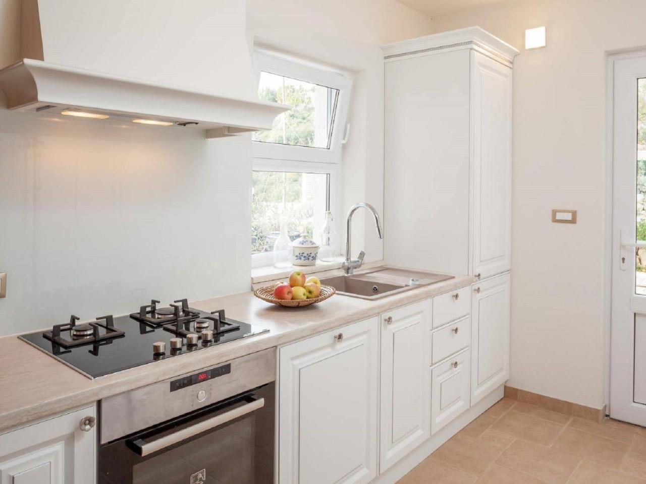 Luxurious Holiday Home In Makarska With Jacuzzi Kültér fotó